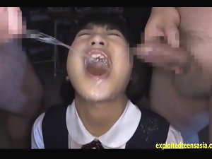  Sebuah Remaja Kosh Jav Dikenakan Untuk Galon Be beneficial to Piss Dari 10 Cowok